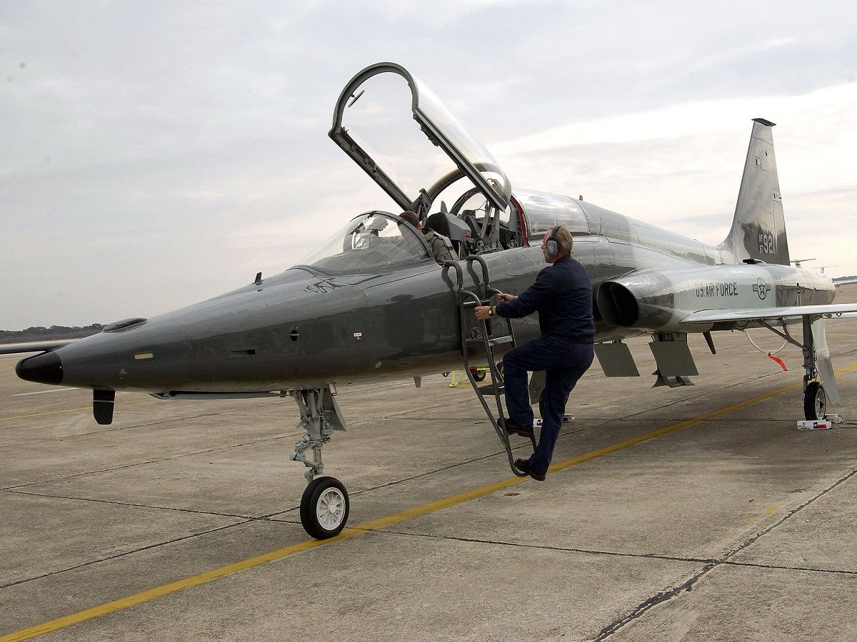Red 6 Awarded Additional US Air Force Contract | Halldale Group
